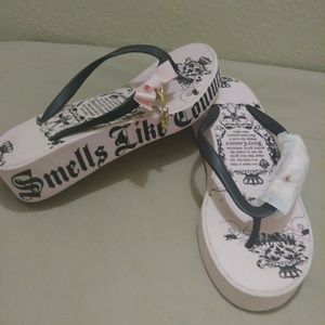 NWOT Juicy Couture pink flip flops SZ 7